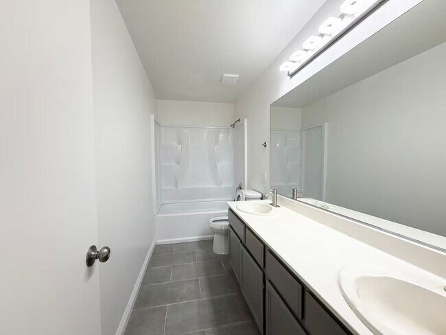Building Photo - Beautifully renovated and move-in ready home located in the heart of Green Valley