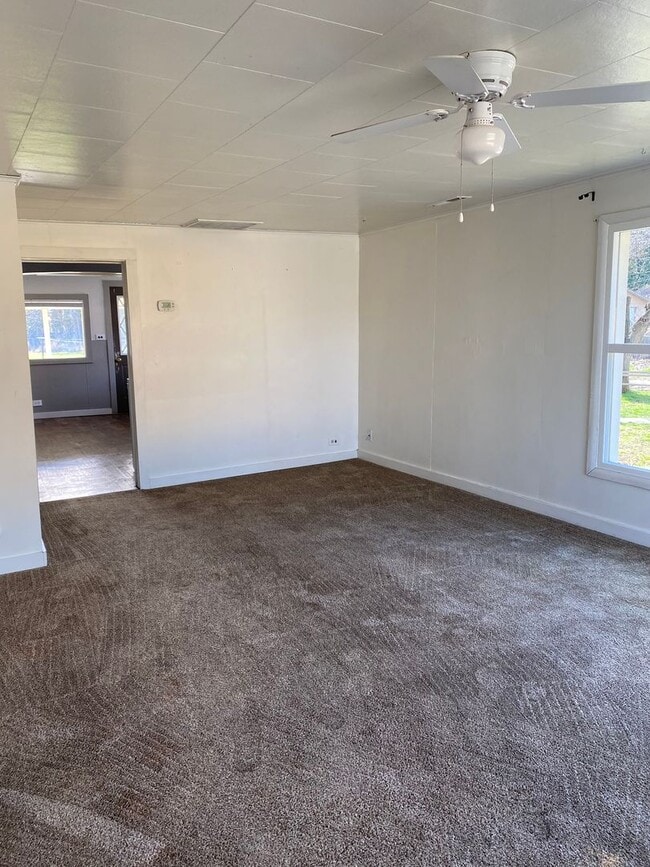 Building Photo - 1008 Lake Ave