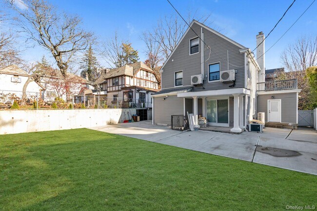 Building Photo - 83-34 116th St