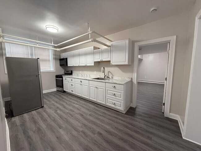 Building Photo - 546 Bergen Ave