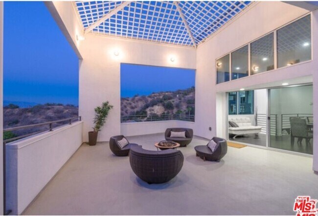 Building Photo - 3624 Avenida Del Sol