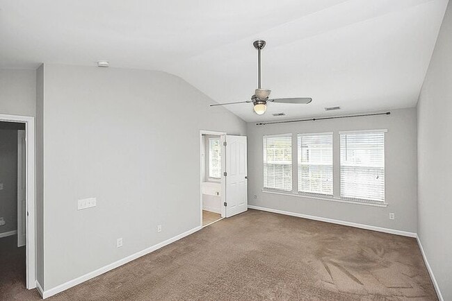 Building Photo - Beautifully Maintained 3BD/2.5BA 2 Story Townhome in Blakeney Preserve!