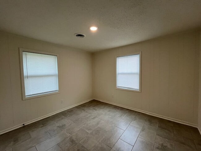 Building Photo - Renovated 3 Bedroom 1 Bath Home for Rent!!