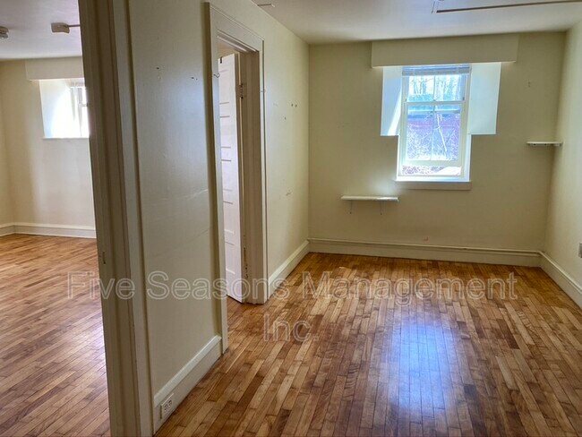 Building Photo - 346 Shelburne Rd