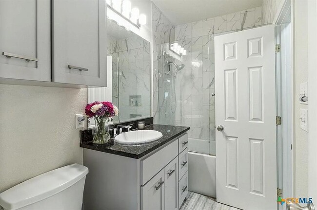 Building Photo - 313 Quarry St