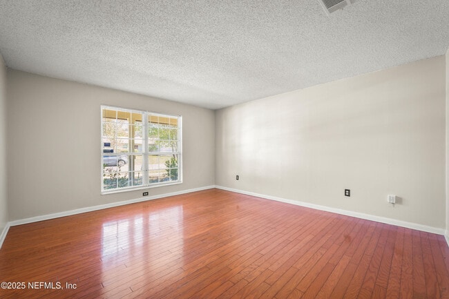 Building Photo - 2726 Winrock Dr W