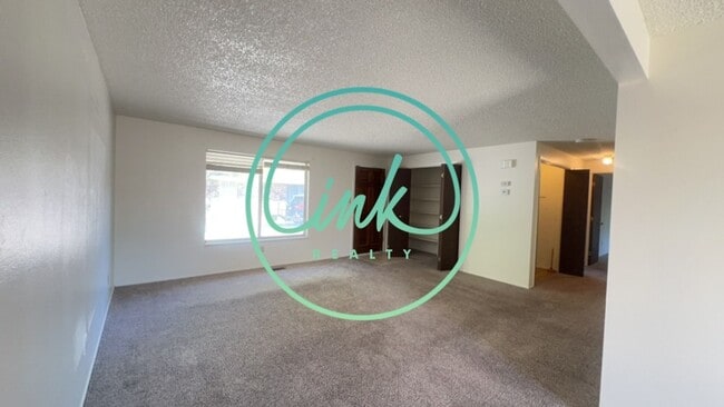 Building Photo - Duplex Unit for Rent in Carson City