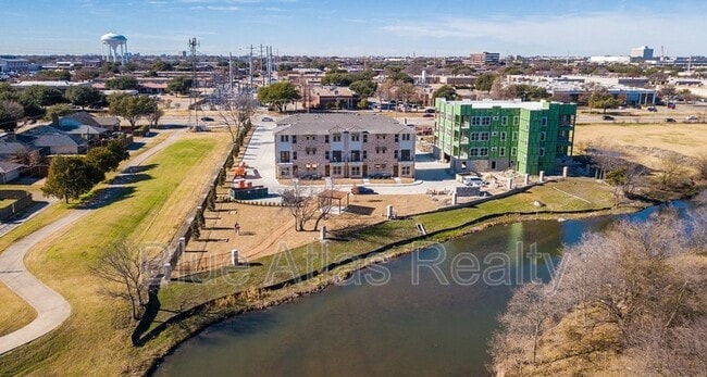 Building Photo - 728 N Plano Rd