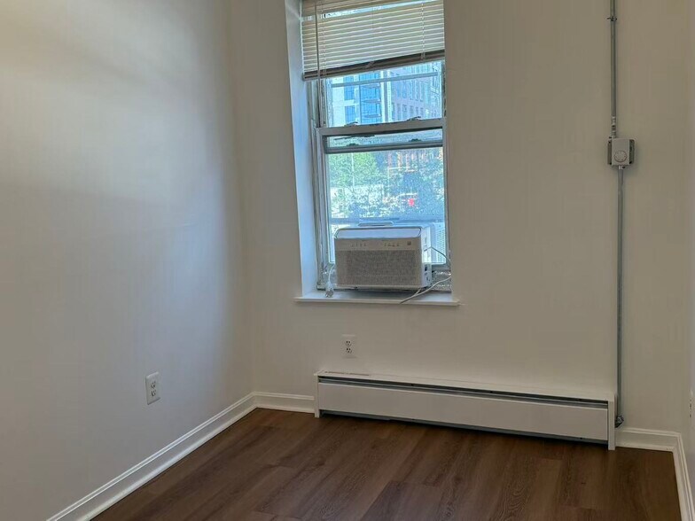 Building Photo - 213 E Berkeley St