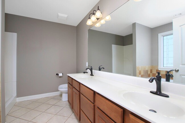 Building Photo - Charming 3 Bedroom/2 Bath in Mill Creek Manor with Spacious Garage