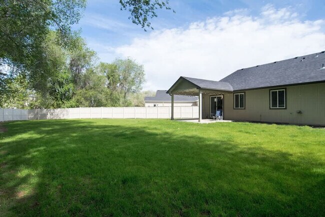 Building Photo - 2023 E Elm Grove Dr