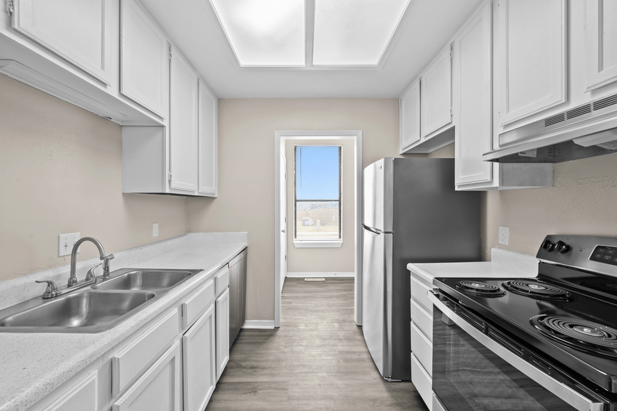 Building Photo - Diamond Ridge Townhomes