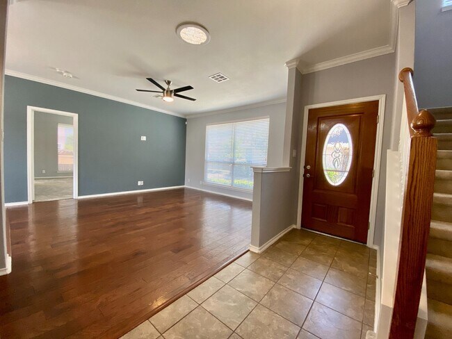 Building Photo - Medical Center/USAA/ UTSA 3 BD/2.5 BA Ready for Move In!