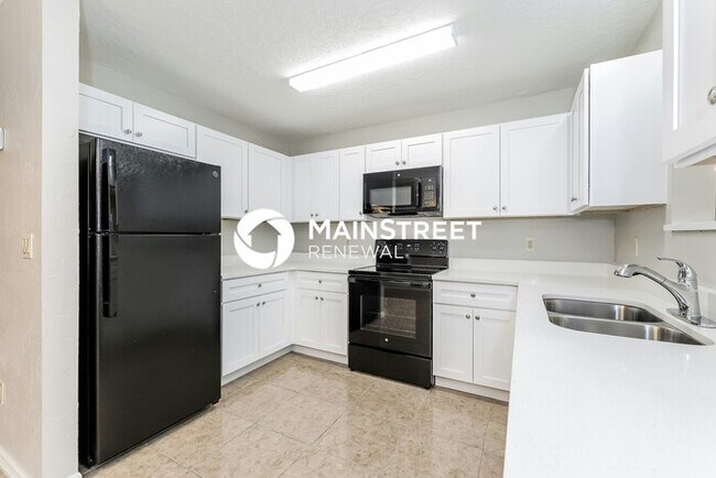 Building Photo - 3 Bedroom Pet-Friendly Home in KISSIMMEE, FL with Main Street Renewal
