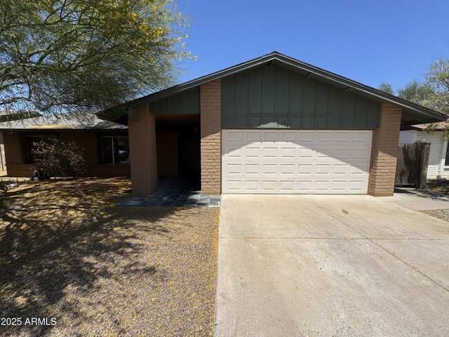Building Photo - 818 E Todd Dr