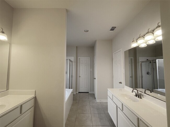 Building Photo - 2126 Winding Hollow Dr