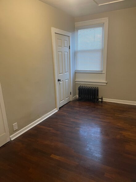 Building Photo - 836 N Larch St