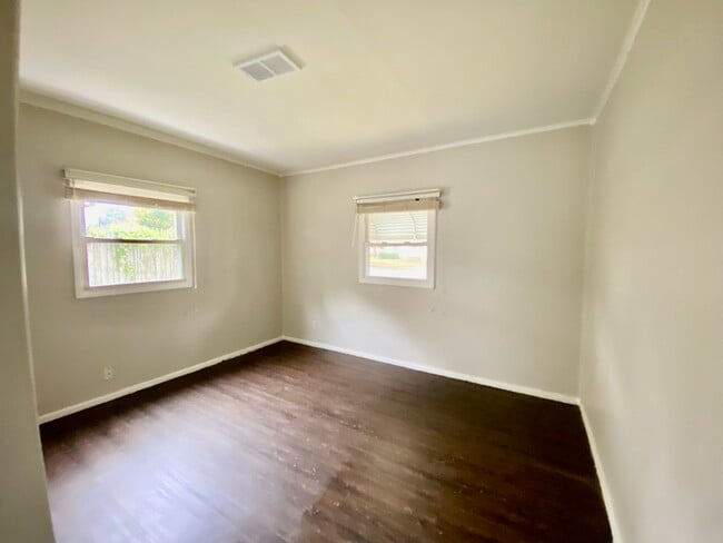Building Photo - 212 Hilbish Ave