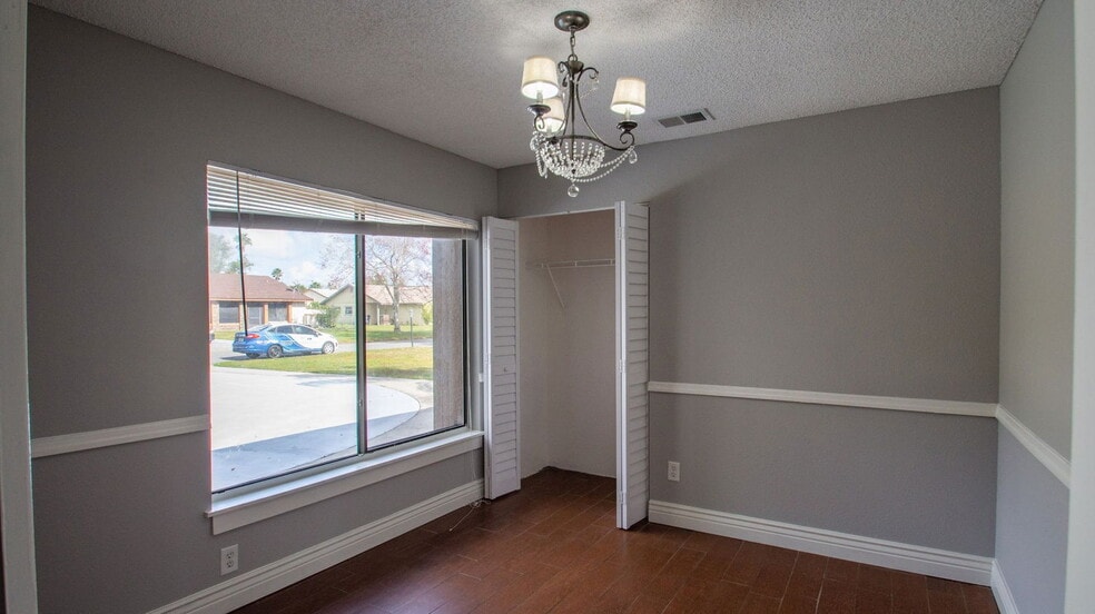 Building Photo - 704 Putt Ln