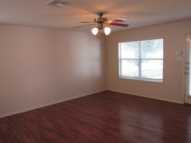 Building Photo - 408 N Cascades Ave