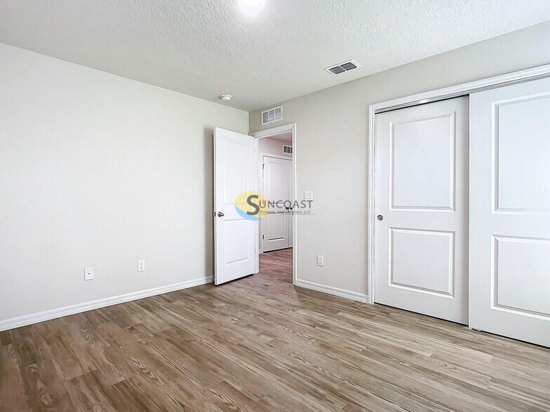 Building Photo - 2626 W Castania Dr
