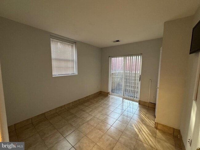 Building Photo - 3996 Royal Lytham Dr