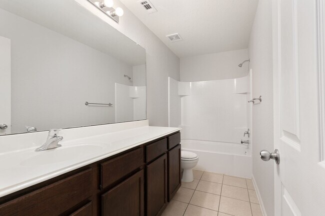 Building Photo - Luckey Ranch Single Story 3 bedroom with d...