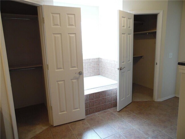 Building Photo - 1908 SW Marquette Rd