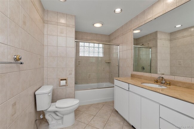 Building Photo - 681 Flanders Dr