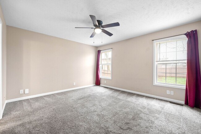 Building Photo - Pet Friendly Three Bedroom with Bonus!