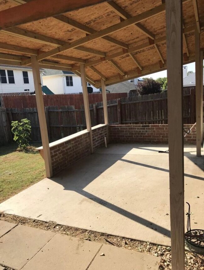 Building Photo - 4843 Kingsway Dr