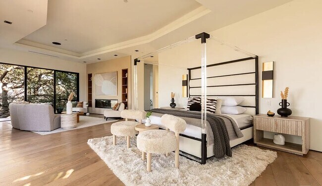 Building Photo - 13331 Mulholland Dr