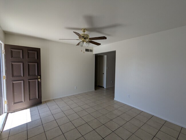 Building Photo - 563 N Santa Anna