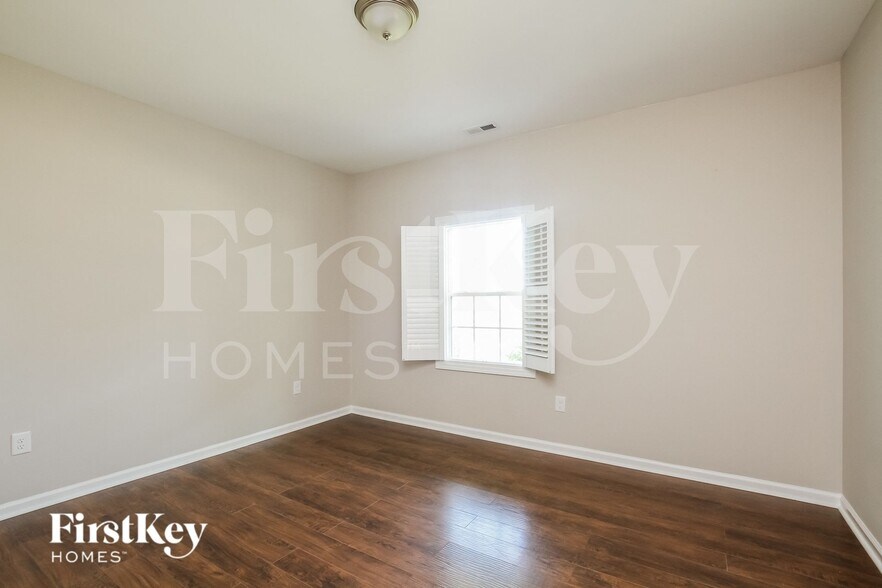 Building Photo - 213 W Hoke St