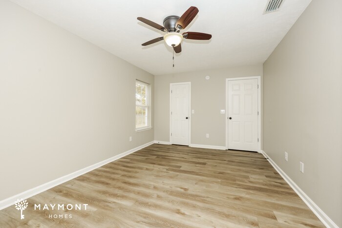 Building Photo - 233 Lake Forest Dr