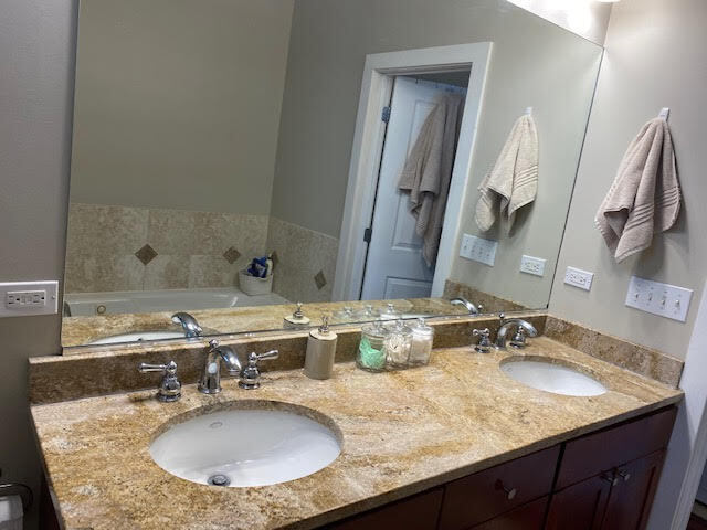 Building Photo - 2706 W Armitage Ave