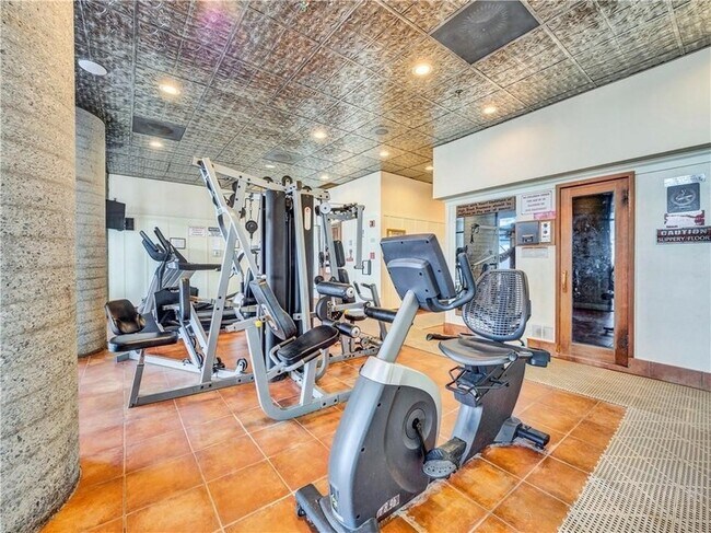 Building Photo - 303 Sugar Top Dr