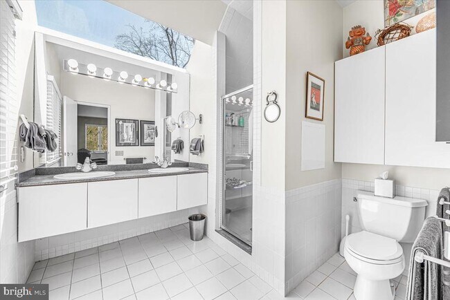 Building Photo - 4838 Drummond Ave