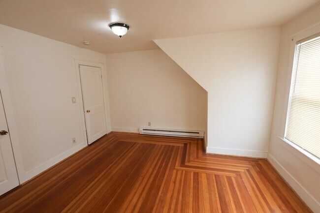 Building Photo - 498 Whipple St