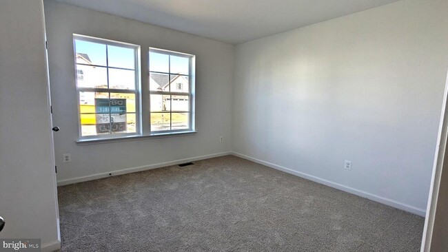 Building Photo - 11 Edinburgh Ct