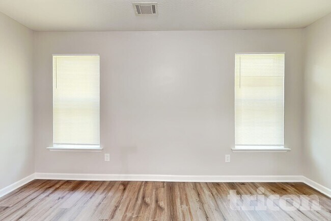 Building Photo - 2124 Sylvan Lake Dr