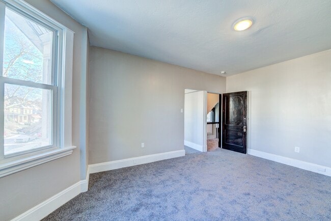 Building Photo - 426 Edgemont St