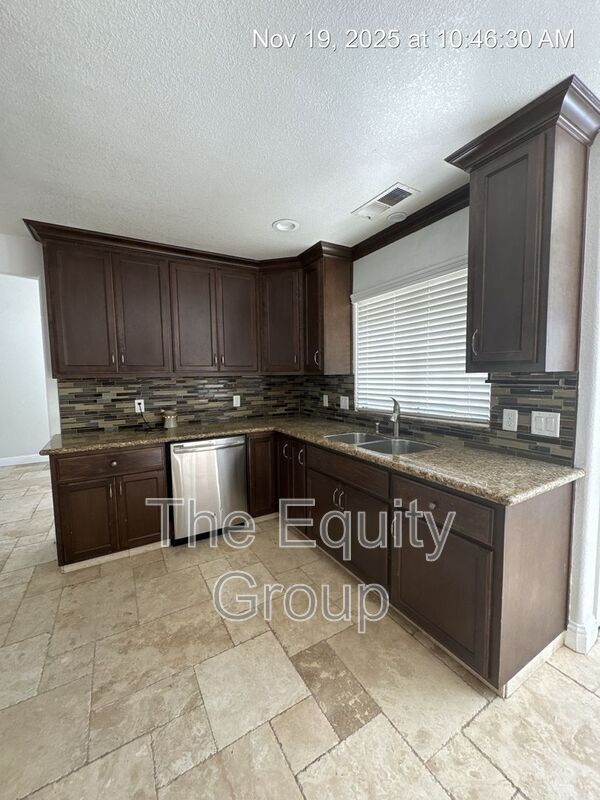 Building Photo - 4909 W Leighson Ave