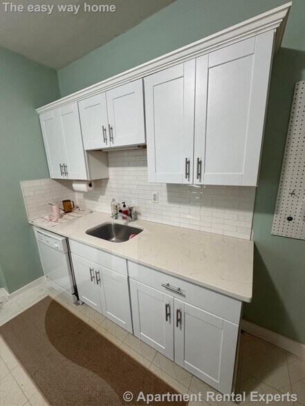 Building Photo - 22 Spencer Ave