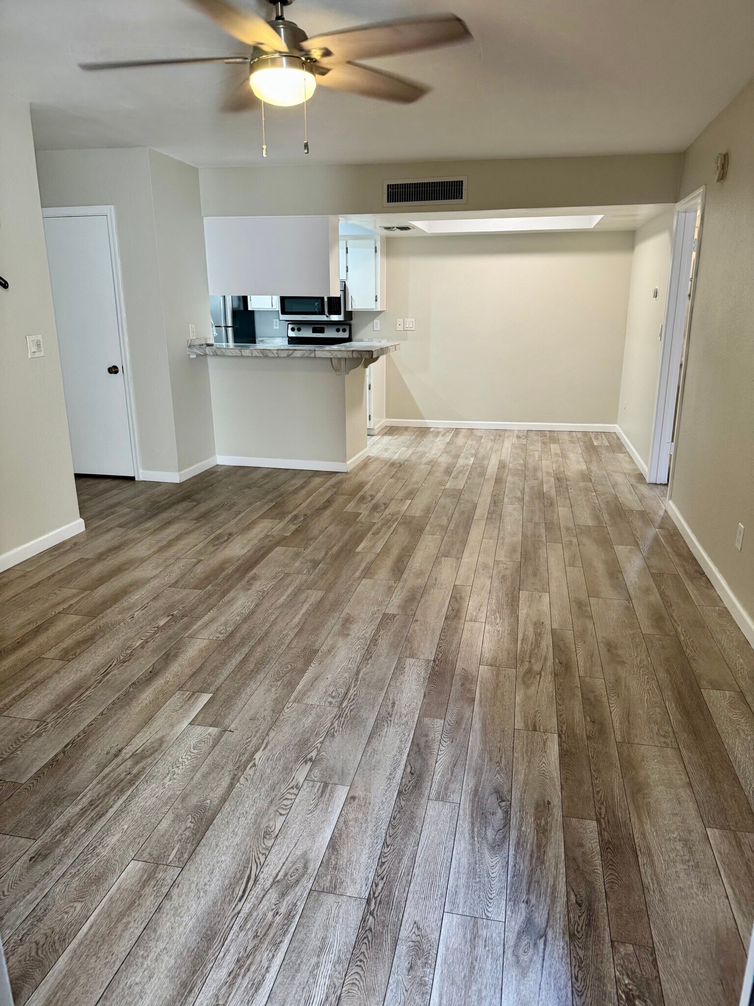 Living Room/Dining Room - 4554 E Paradise Village Pky N