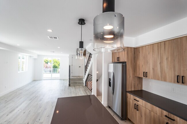 Building Photo - 4293 Tujunga Ave