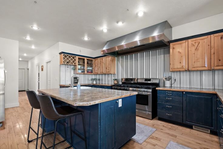 Building Photo - 18227 Southlake Cir