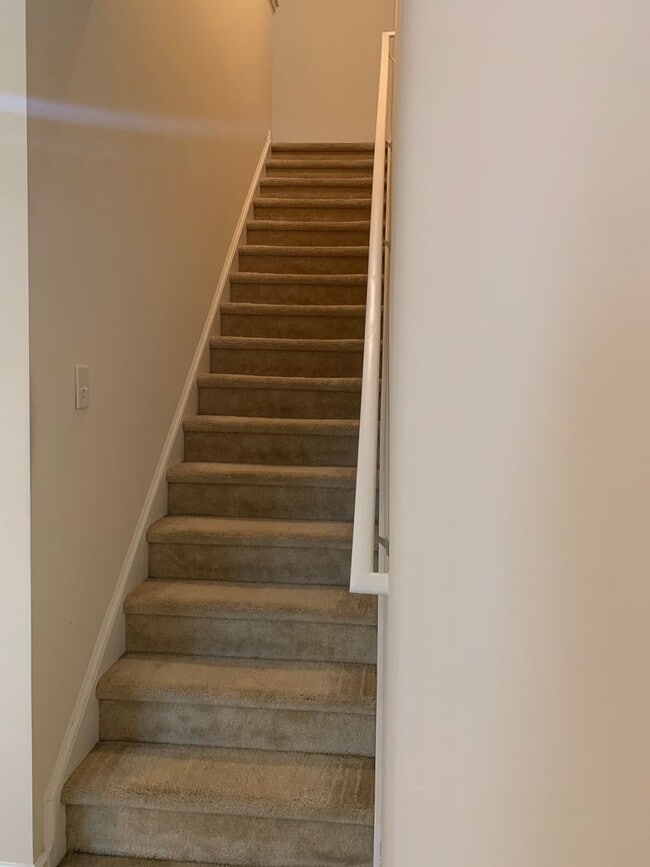 Building Photo - Beautiful 3 Bedroom Townhome in Raleigh near beautiful park! Apply Now!