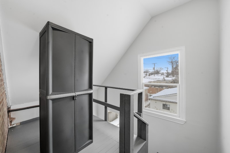 Building Photo - 6640 W Foster Ave