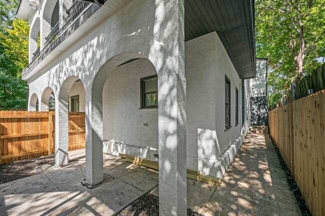 Building Photo - 5624 Eastside Ave